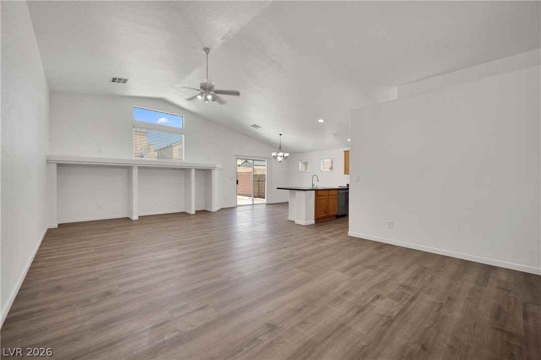 1112 Gary Carmena Ave - Photo 3 of 12