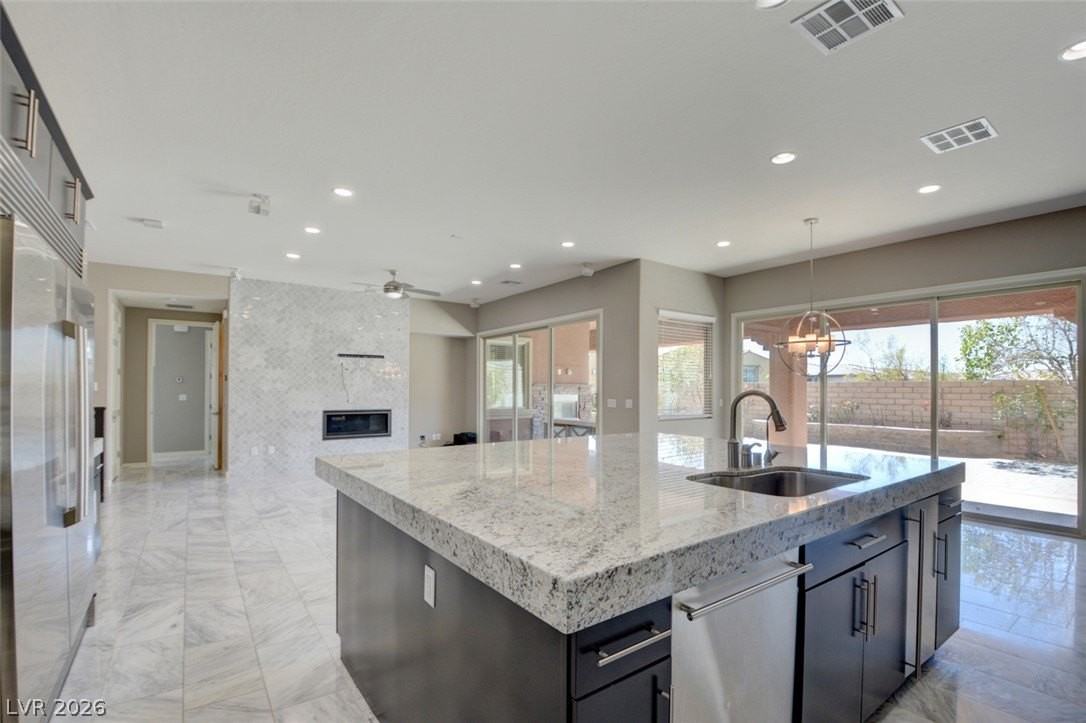 12101 Edgehurst Ct - Photo 4 of 50
