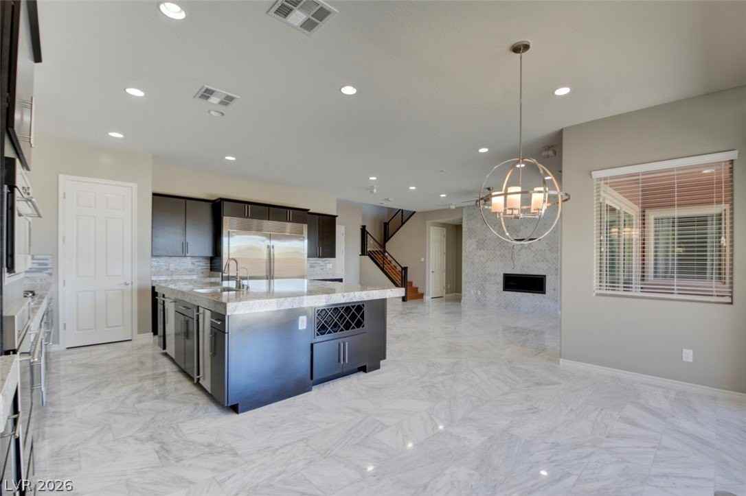 12101 Edgehurst Ct - Photo 5 of 50