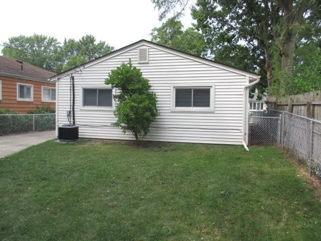 31469 Fairchild St - Photo 2 of 12