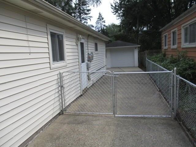 31469 Fairchild St - Photo 3 of 12