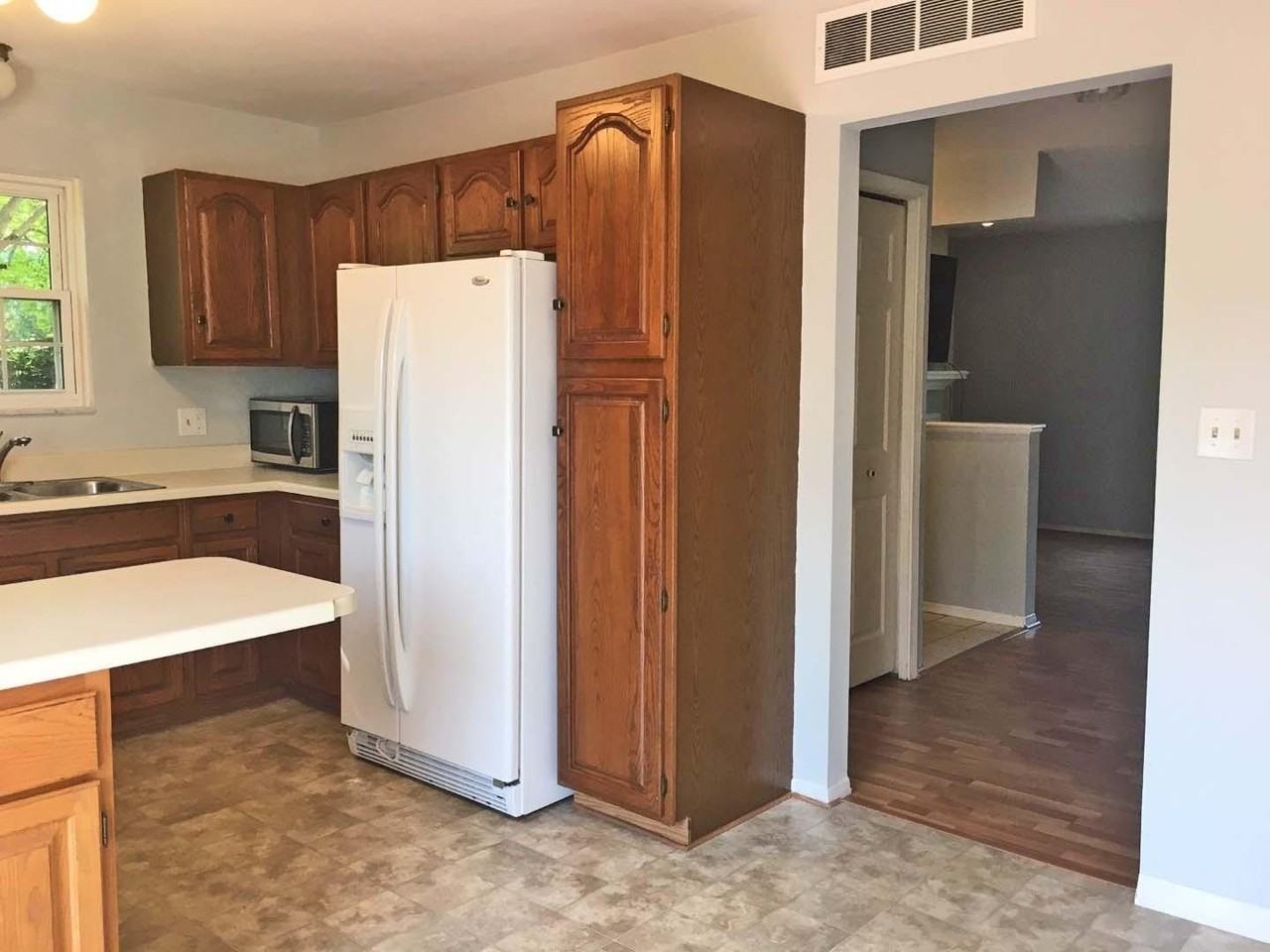 3502 Burbank Dr - Photo 4 of 23