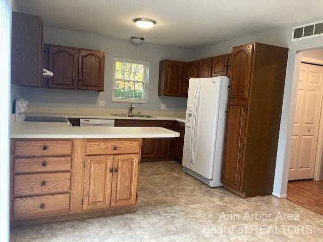 3502 Burbank Dr - Photo 5 of 23