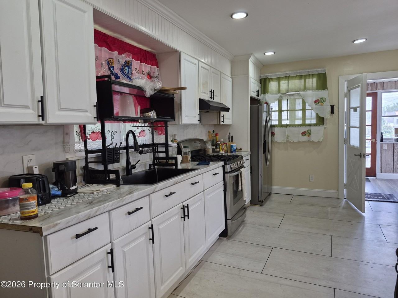 530 Cayuga St - Photo 5 of 20