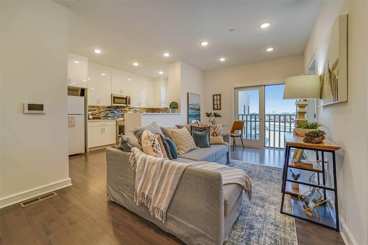 974 Summit Ave #408R - Photo 2 of 29