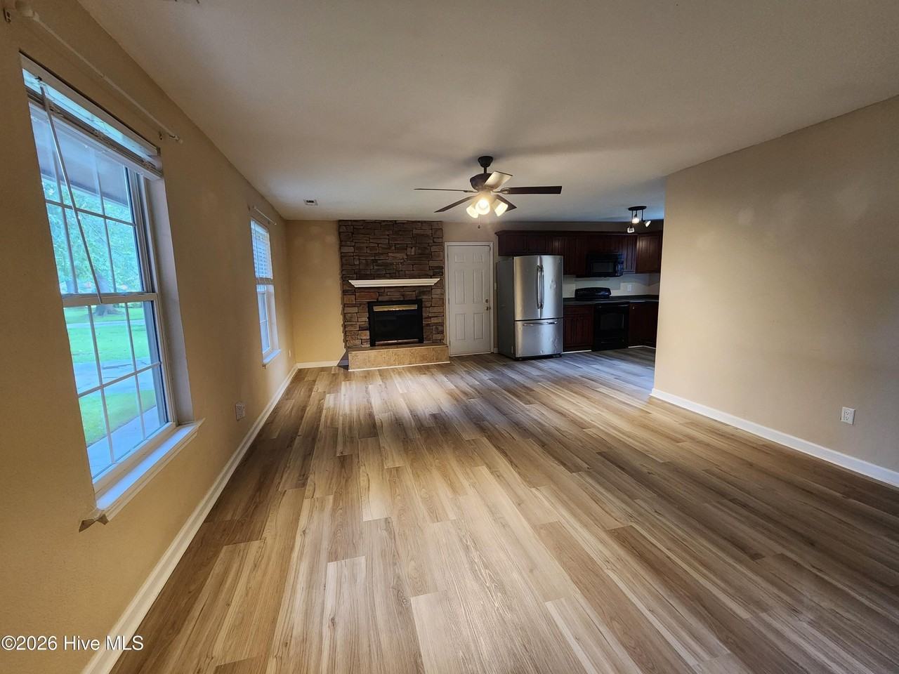 105 Briarwood Ct - Photo 5 of 28
