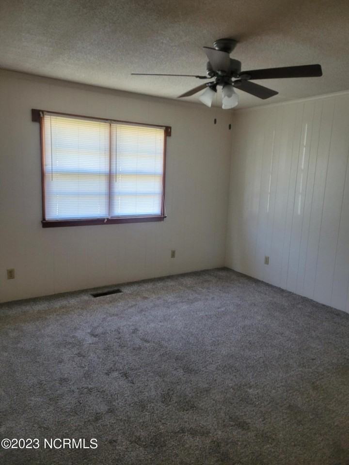 1313 Lincoln St #B - Photo 4 of 7