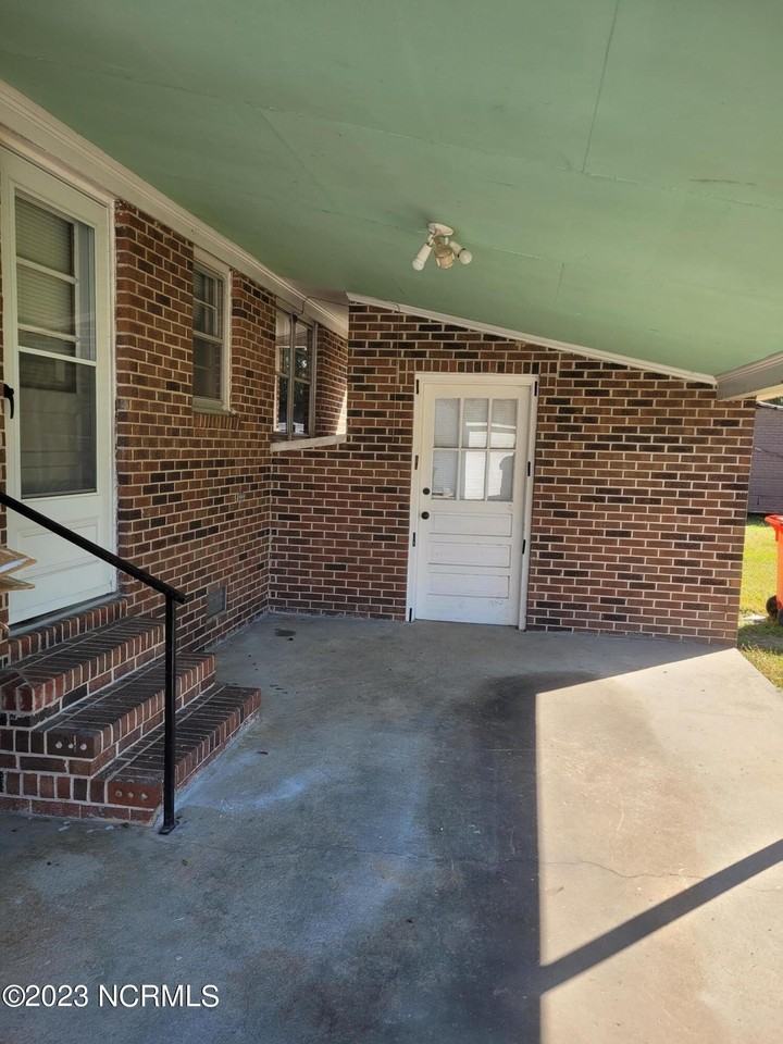 1313 Lincoln St #B - Photo 6 of 7