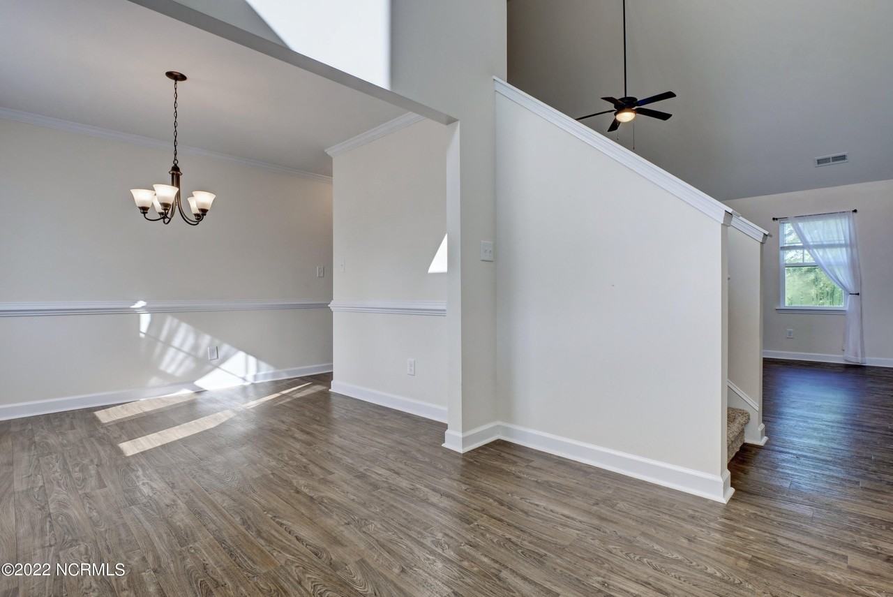 109 Easton Dr - Photo 4 of 32