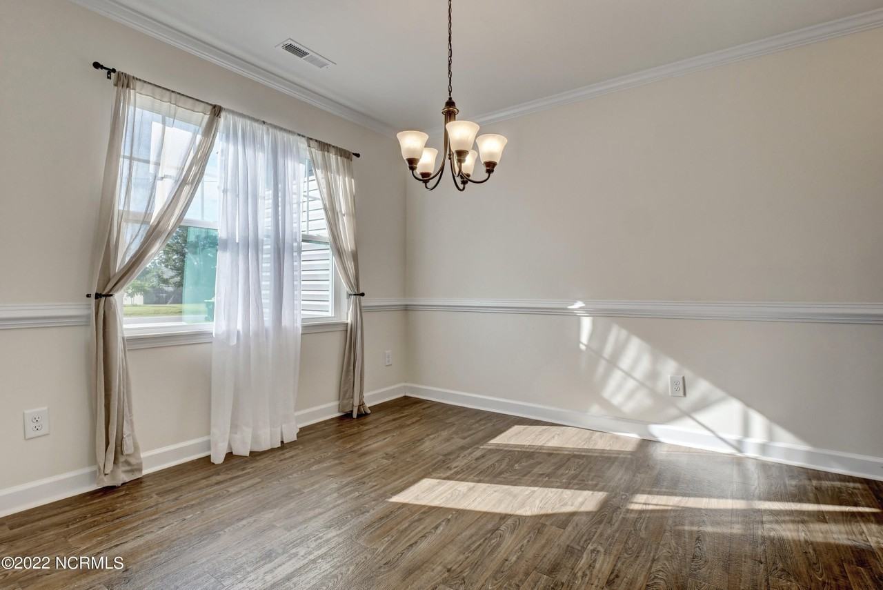 109 Easton Dr - Photo 6 of 32