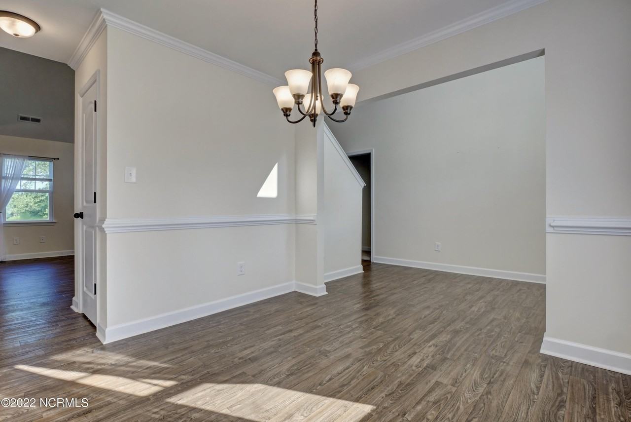 109 Easton Dr - Photo 7 of 32