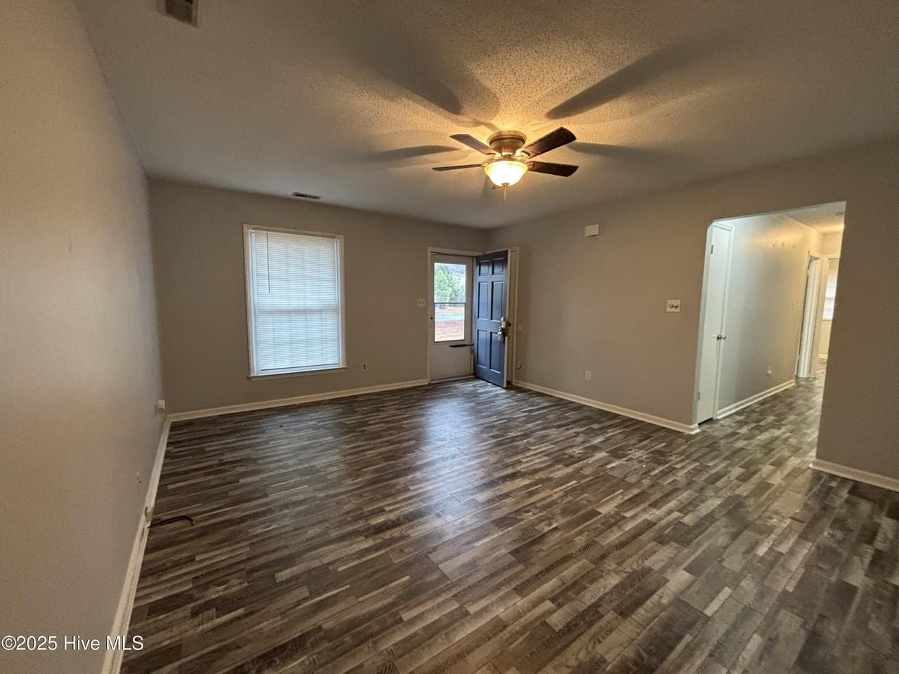 102 Hillside Ct - Photo 5 of 24