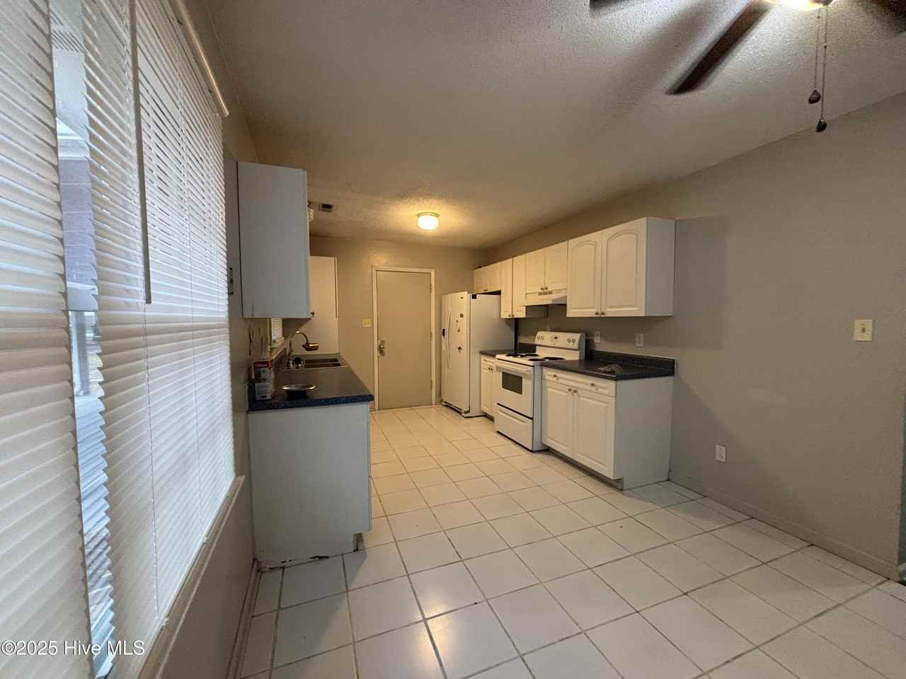 102 Hillside Ct - Photo 7 of 24