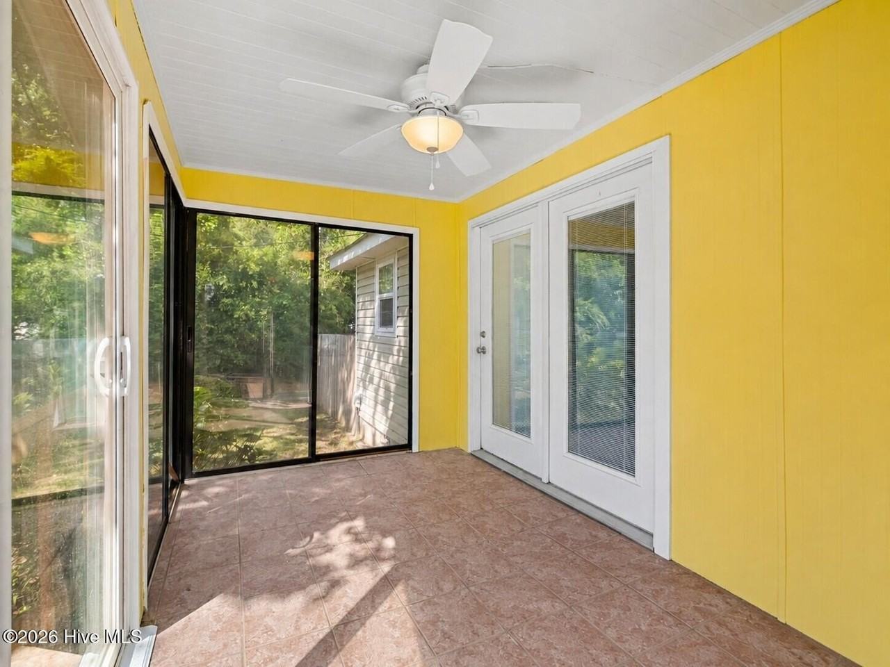 682 E Ocean Rd - Photo 5 of 26