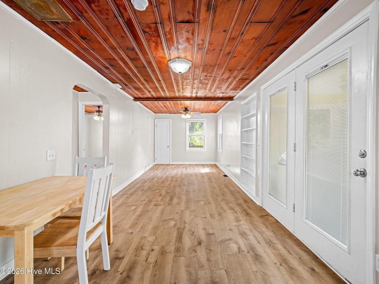 682 E Ocean Rd - Photo 6 of 26