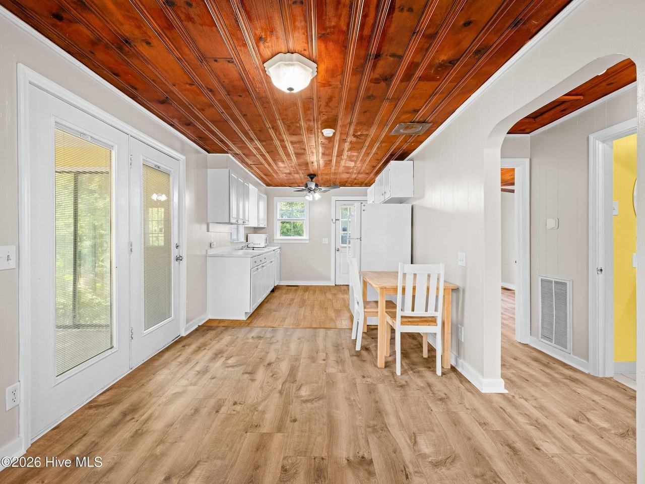 682 E Ocean Rd - Photo 7 of 26