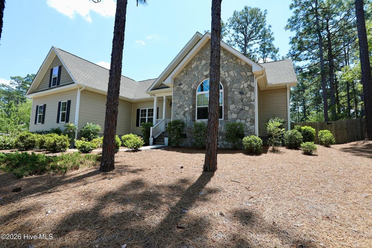 2 Riviera Dr - Photo 3 of 48