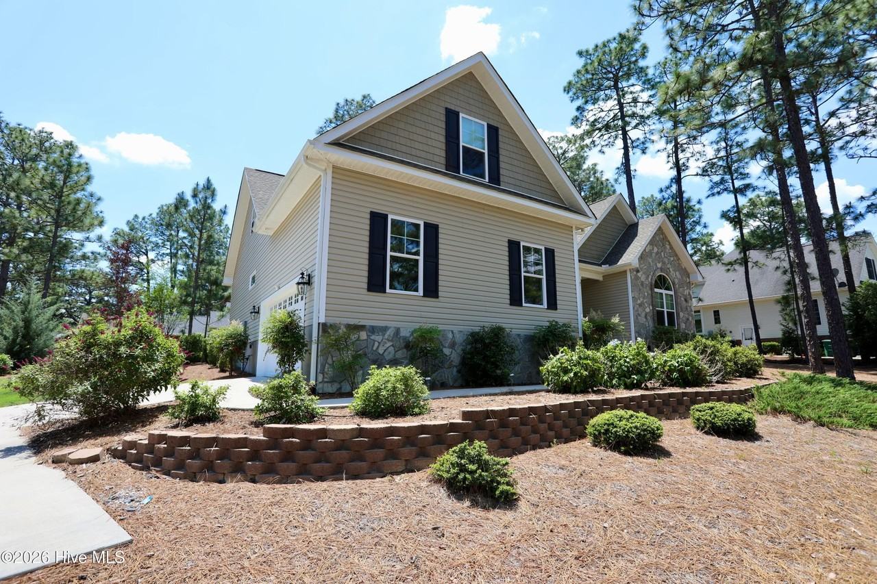 2 Riviera Dr - Photo 4 of 48