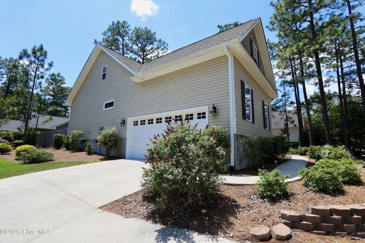 2 Riviera Dr - Photo 5 of 48