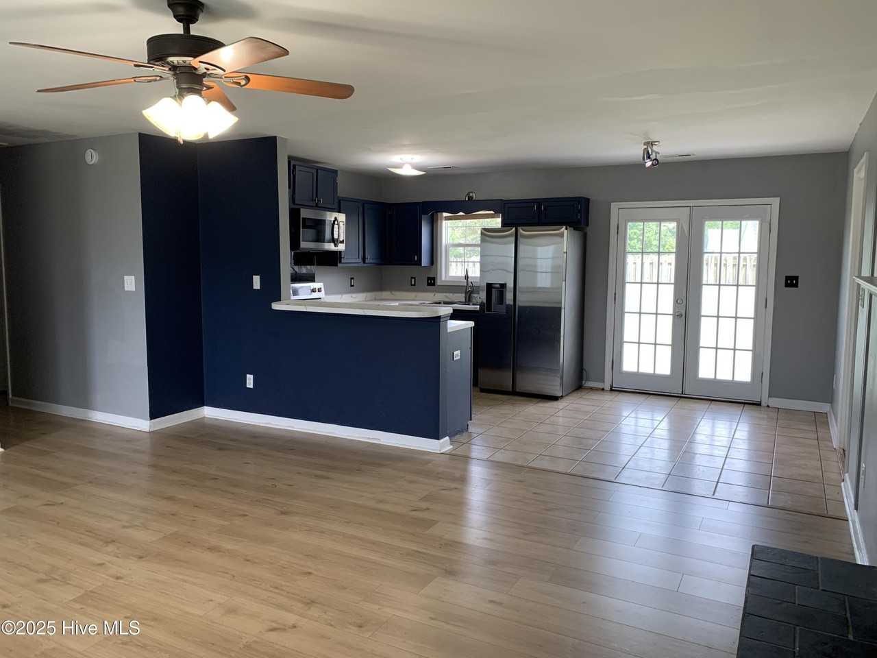 210 Zachary Ln - Photo 5 of 14