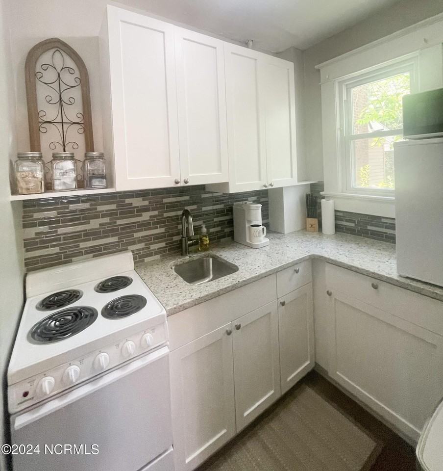180 N Bennett St #2 - Photo 2 of 12