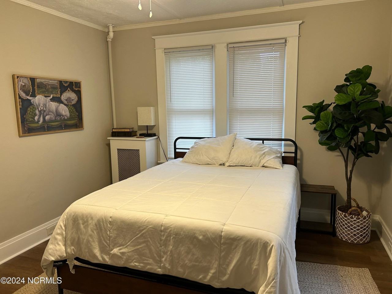 180 N Bennett St #2 - Photo 3 of 12