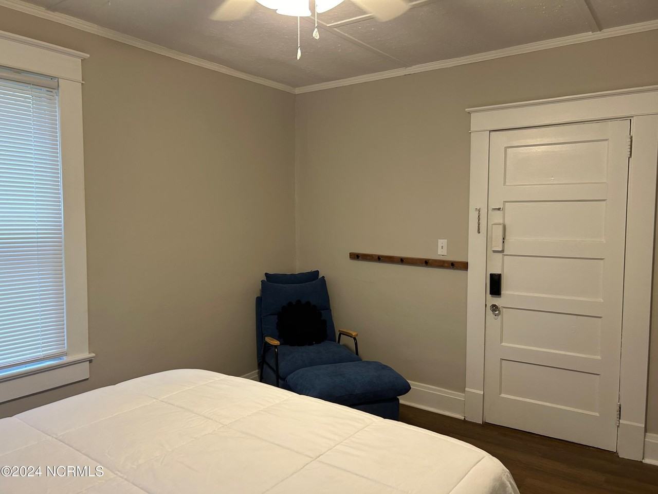 180 N Bennett St #2 - Photo 5 of 12