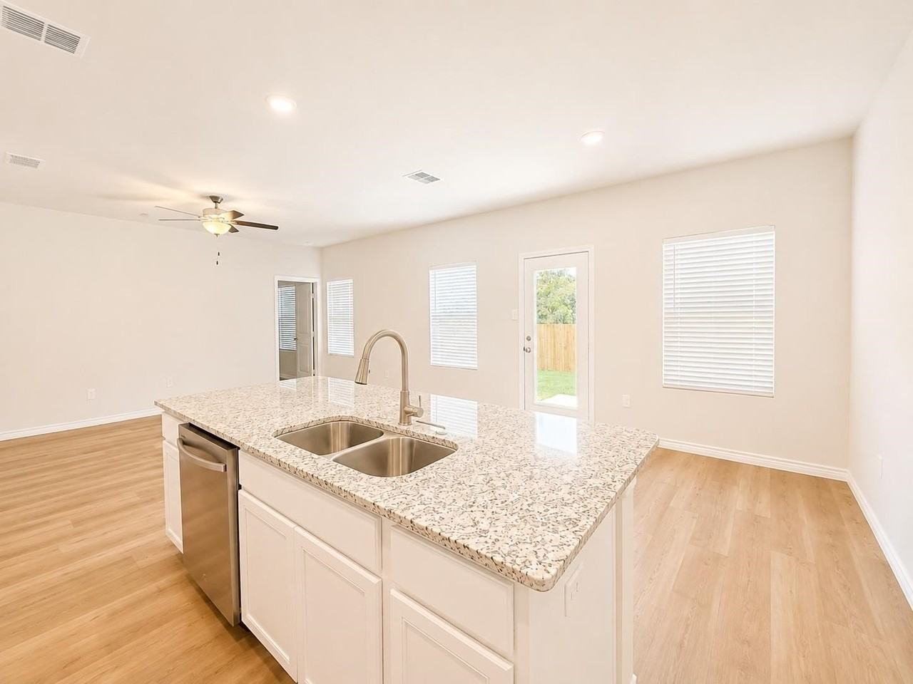 1109 Mission Creek Dr - Photo 7 of 23