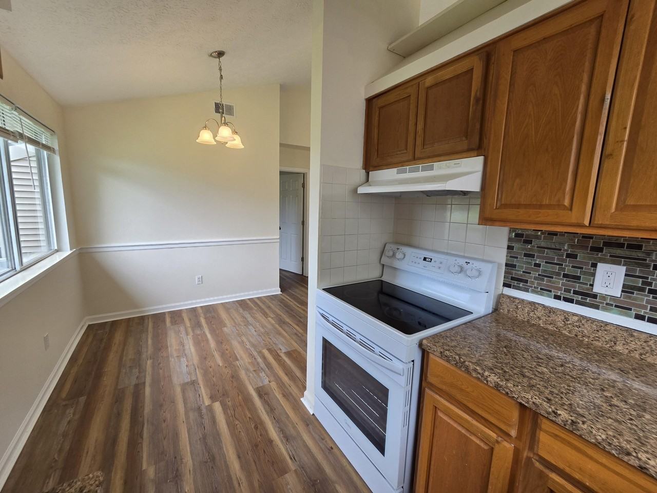 1361 Grafton Dr - Photo 4 of 10