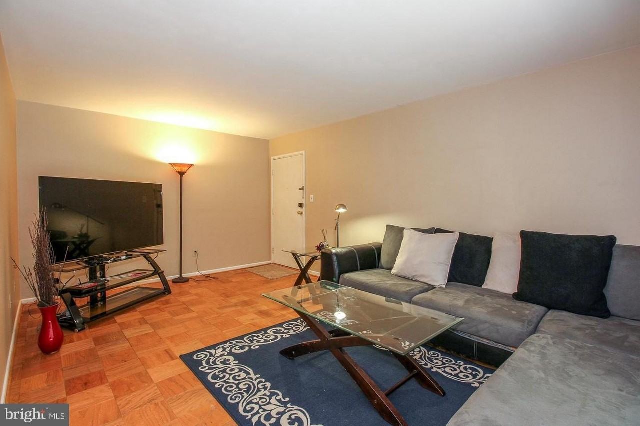 10028 Fair Woods Dr - Photo 4 of 20