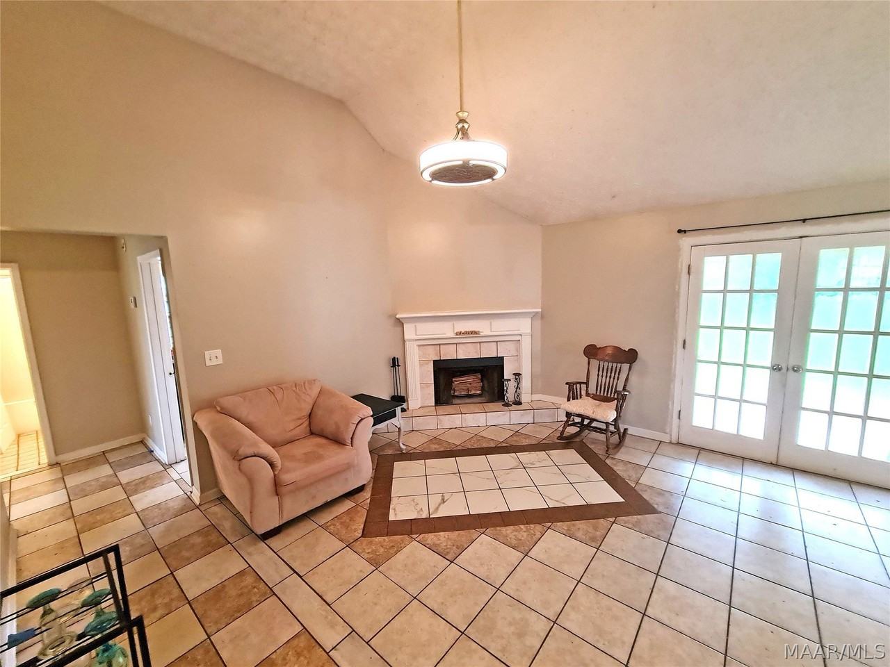 123 Meadowview Dr - Photo 2 of 25