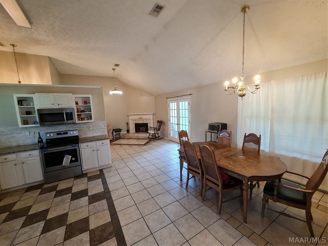 123 Meadowview Dr - Photo 4 of 25