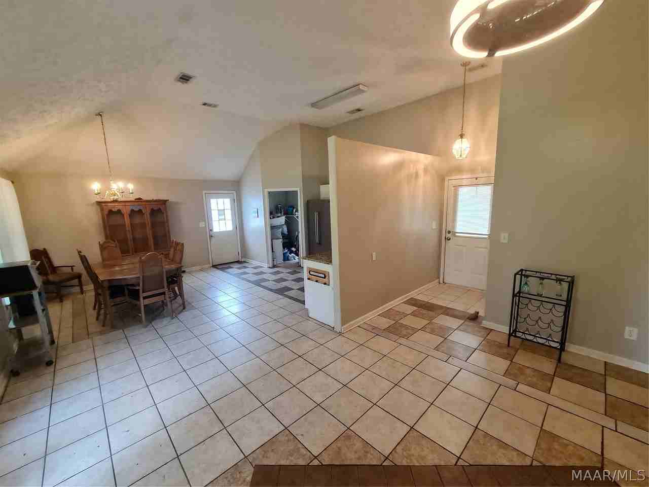 123 Meadowview Dr - Photo 5 of 25