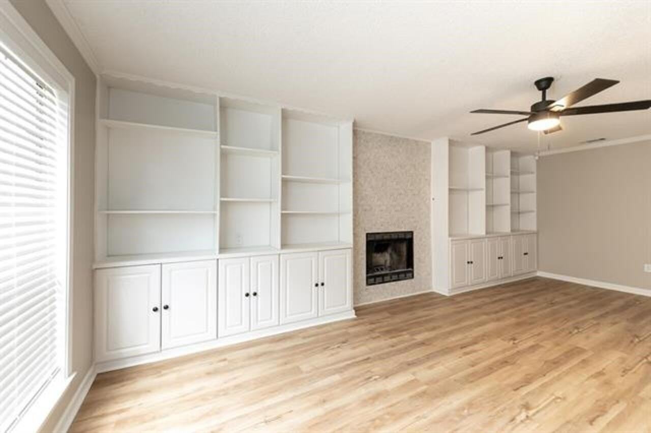 9102 Valkrie Ln - Photo 4 of 40