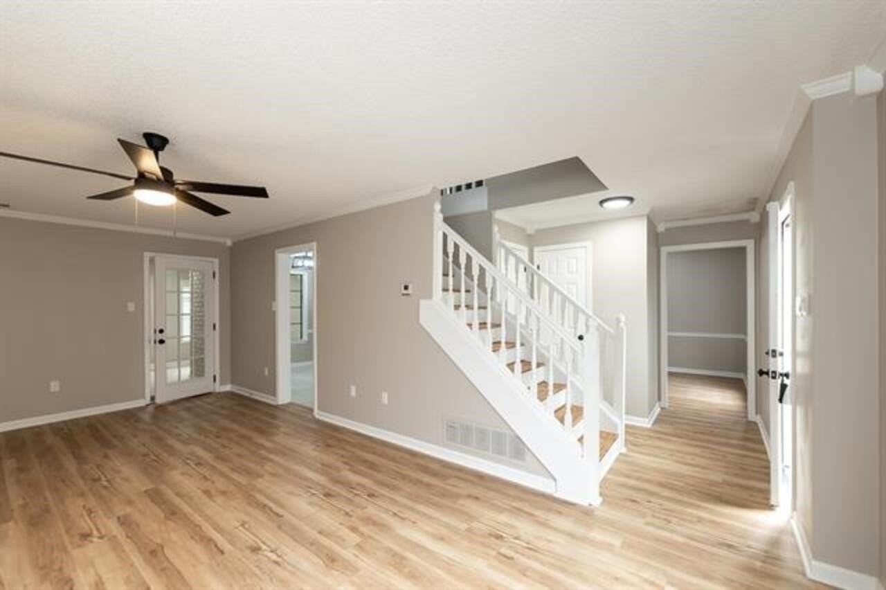 9102 Valkrie Ln - Photo 5 of 40