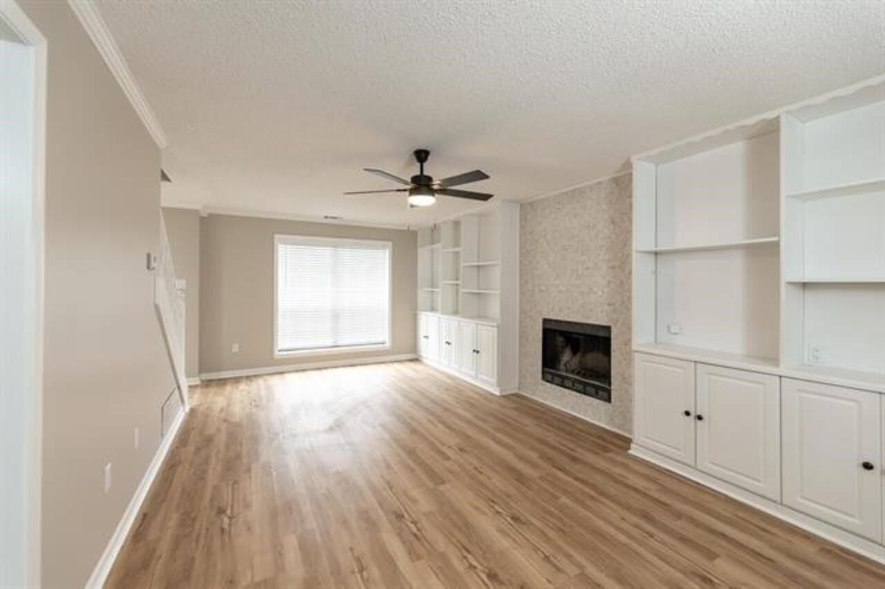 9102 Valkrie Ln - Photo 7 of 40