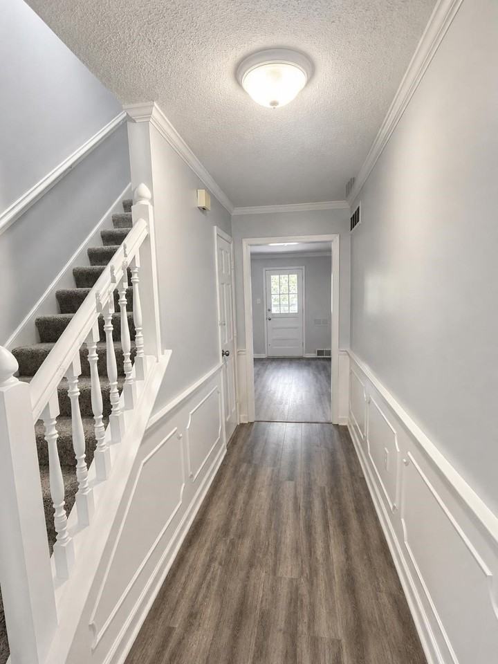 1562 Holly Hill Dr - Photo 2 of 19