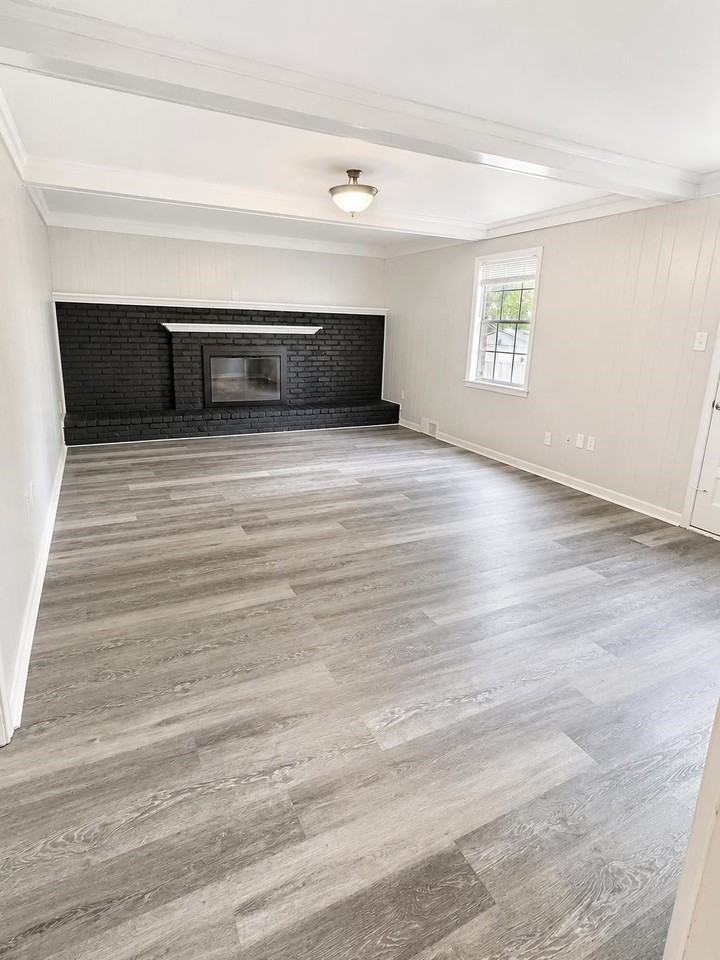 1562 Holly Hill Dr - Photo 3 of 19