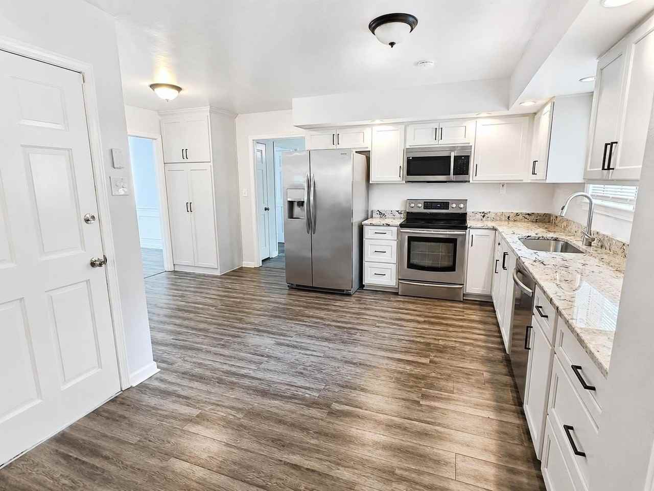 1562 Holly Hill Dr - Photo 5 of 19
