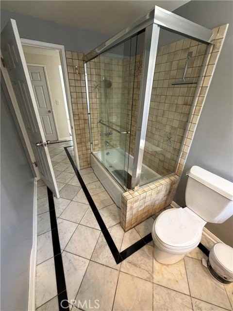 22346 Hartland St - Photo 4 of 8