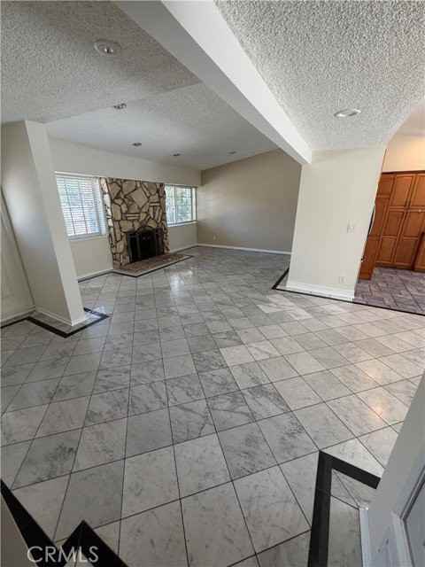22346 Hartland St - Photo 5 of 8