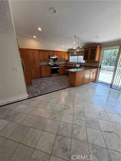 22346 Hartland St - Photo 7 of 8