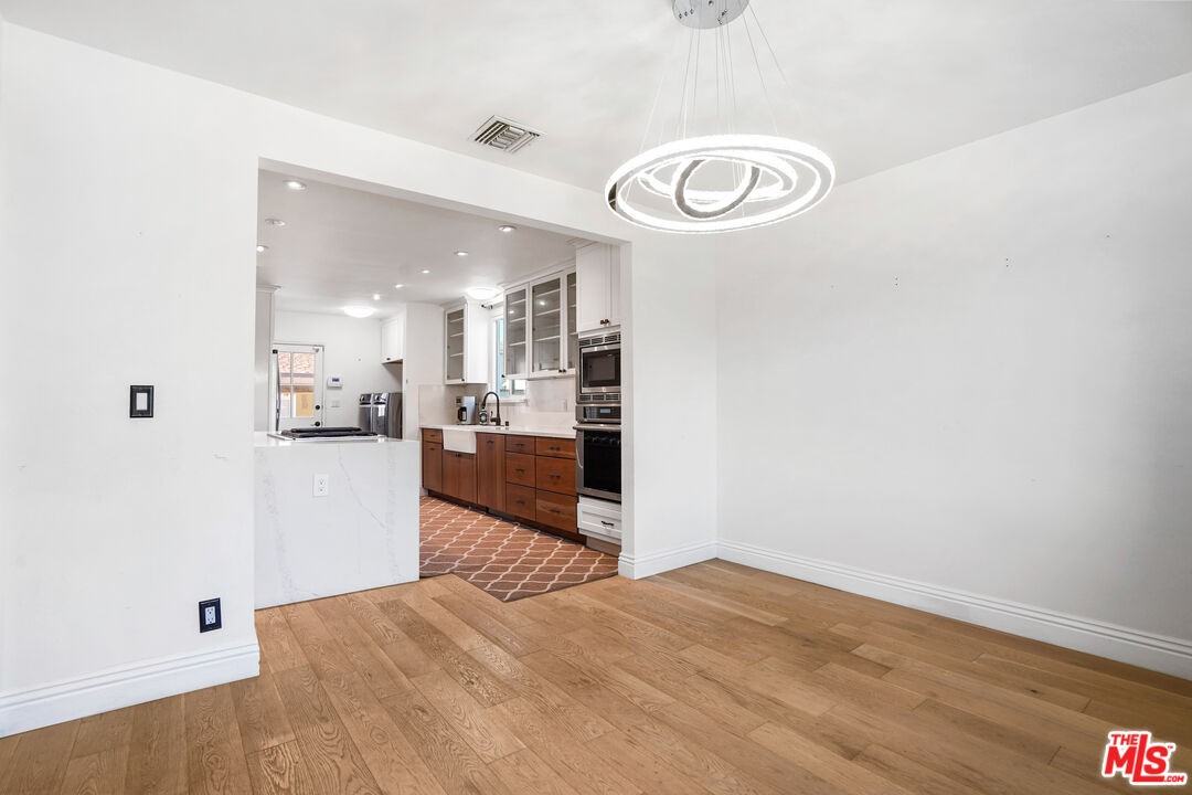 649 Tufts Ave - Photo 3 of 8