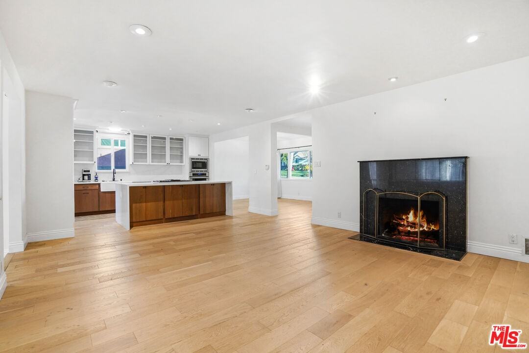 649 Tufts Ave - Photo 4 of 8