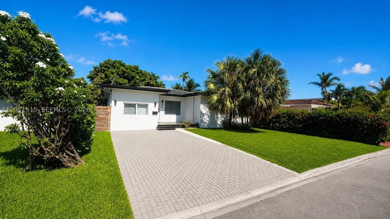8819 Dickens Ave - Photo 2 of 30