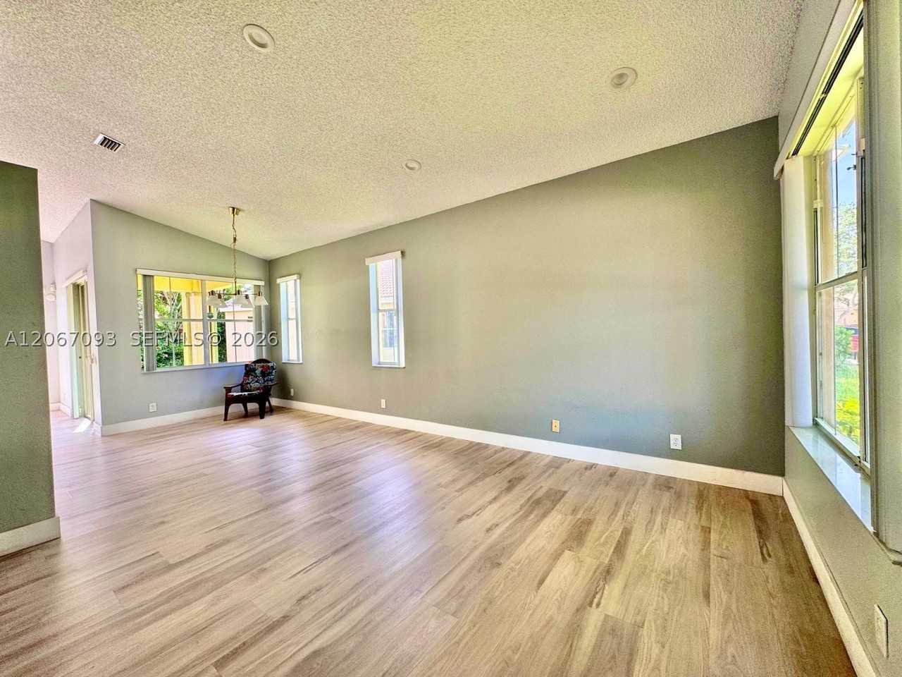 825 Falling Water Rd - Photo 5 of 19