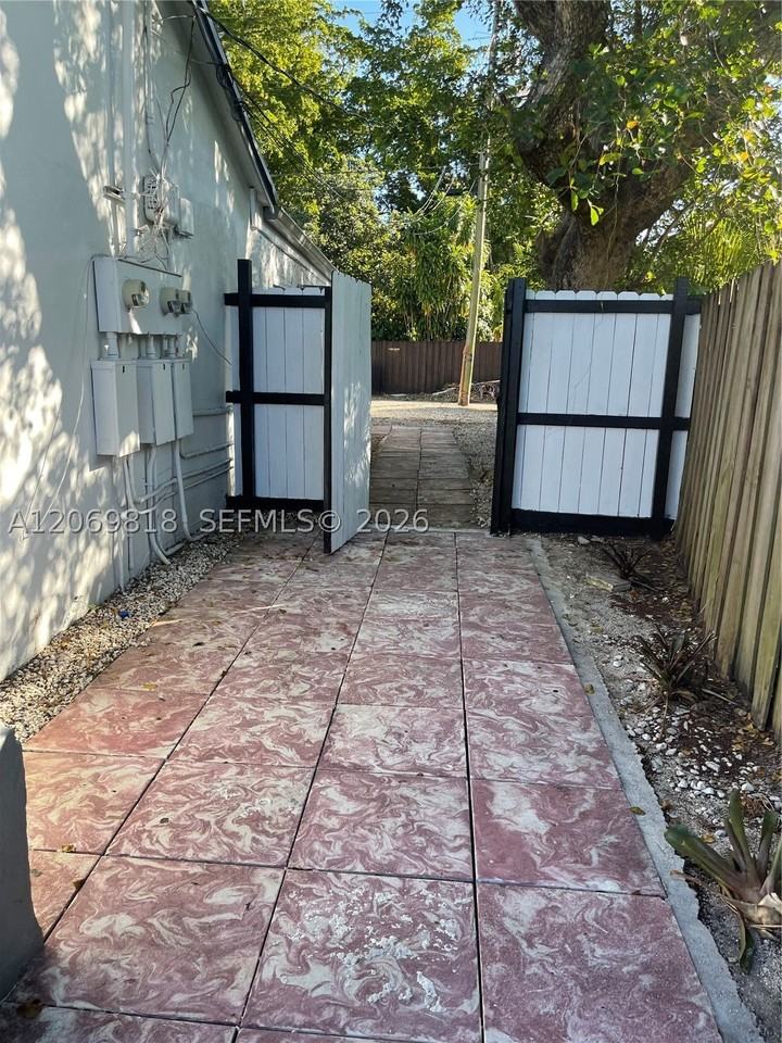 1708 Taft St #3 - Photo 7 of 9