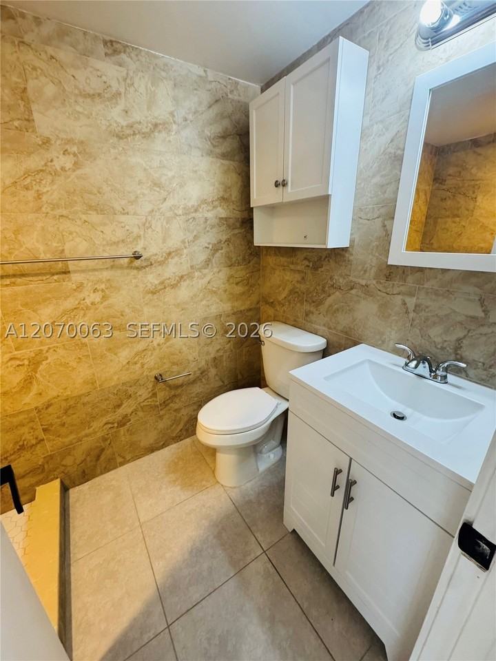 2502 Harding St #2 - Photo 2 of 6