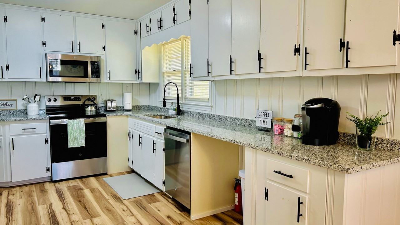 Woodcrest Dr - Photo 3 of 5