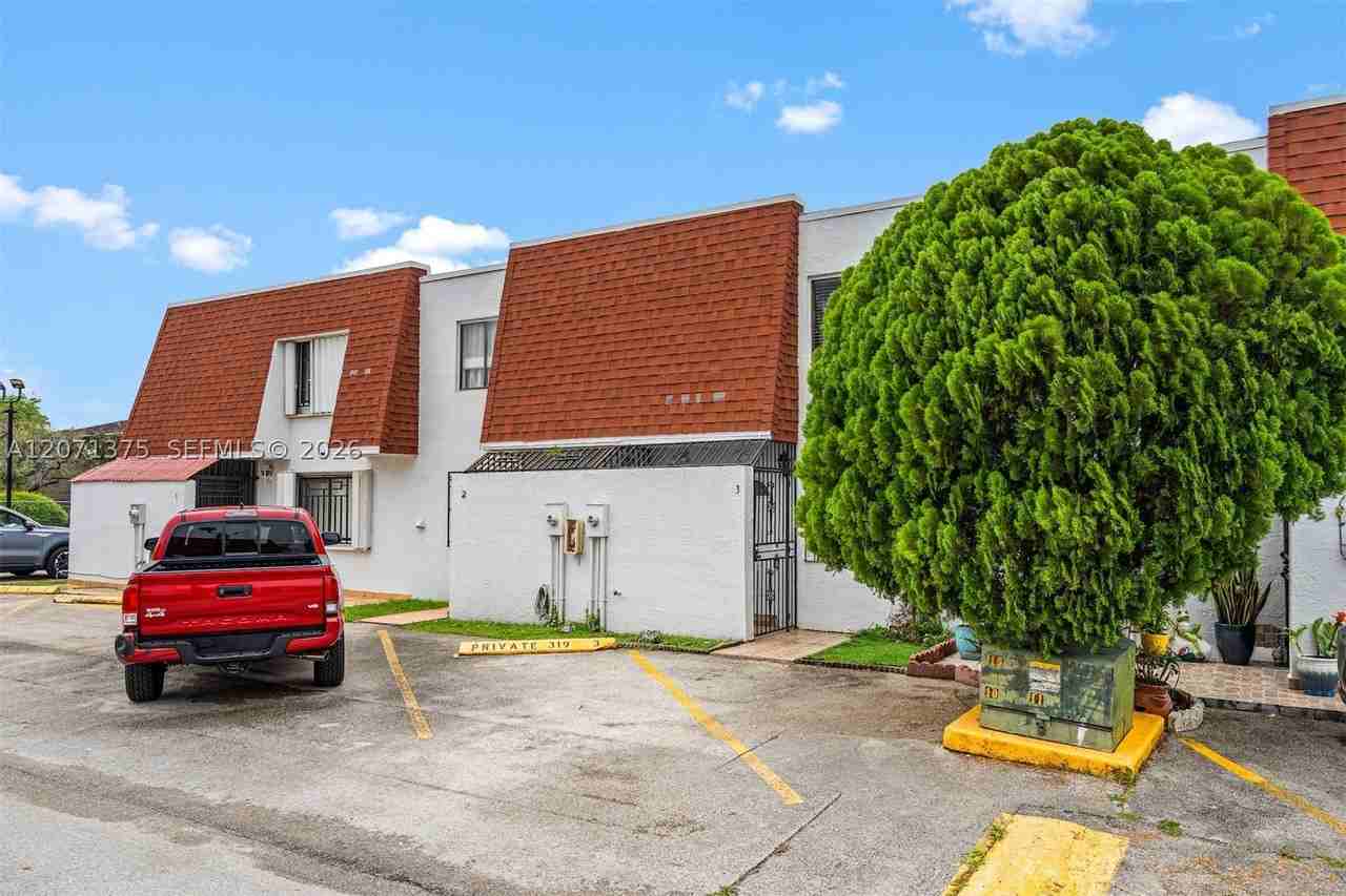 319 Nw 109th Ave #3B - Photo 2 of 26